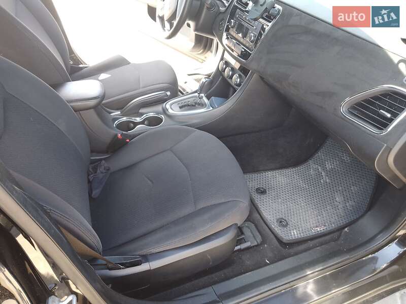 Седан Chrysler 200 2013 в Ирпене