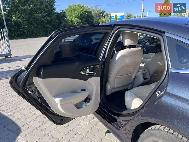 Седан Chrysler 200 2016 в Нововолинську фото 35 Седан Chrysler 200 2016 в Нововолинську