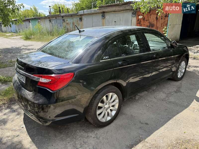 Седан Chrysler 200 2013 в Ладыжине
