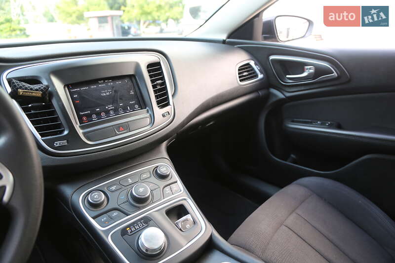 Седан Chrysler 200 2015 в Києві