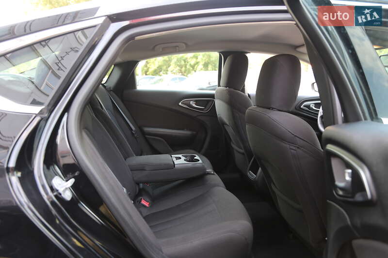 Седан Chrysler 200 2015 в Києві