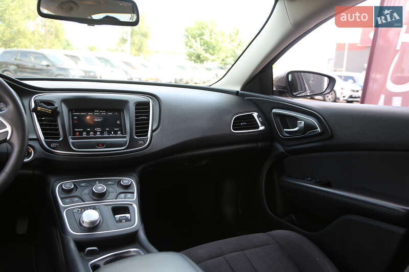 Седан Chrysler 200 2015 в Києві