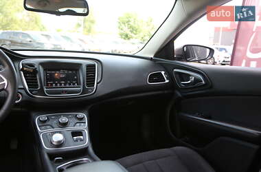 Седан Chrysler 200 2015 в 
