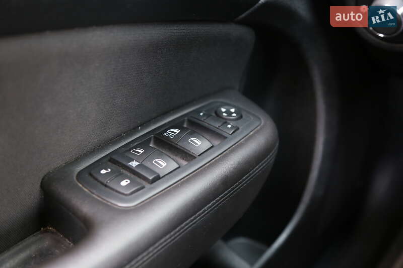 Седан Chrysler 200 2015 в Києві