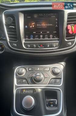 Седан Chrysler 200 2014 в 