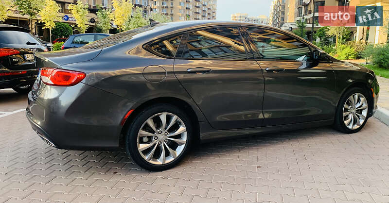 Седан Chrysler 200 2015 в Киеве