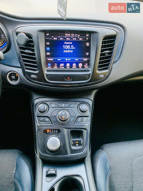 Седан Chrysler 200 2015 в Киеве