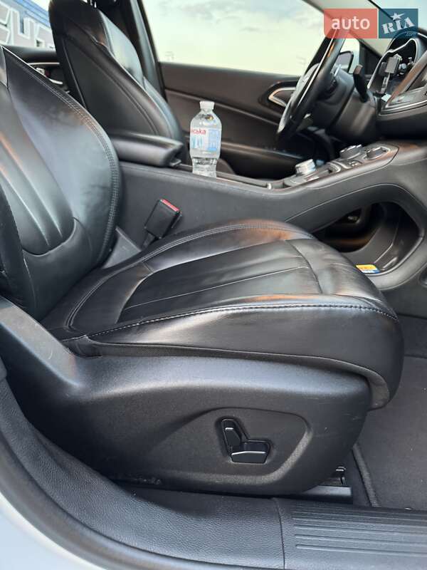 Седан Chrysler 200 2014 в Киеве