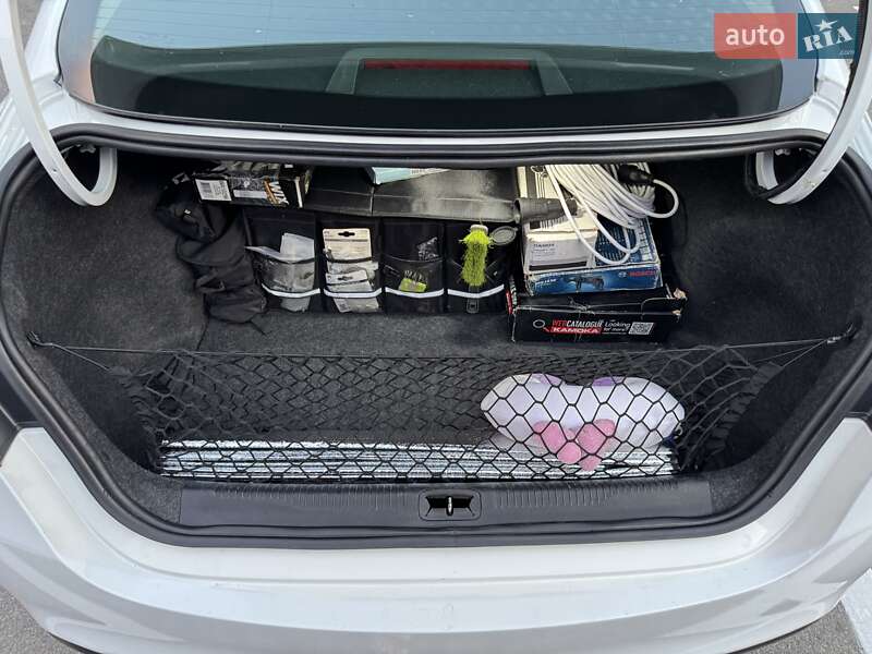 Седан Chrysler 200 2014 в Киеве