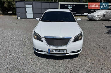 Седан Chrysler 200 2013 в 