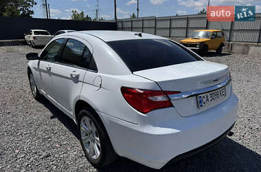 Седан Chrysler 200 2013 в 