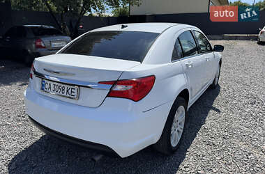 Седан Chrysler 200 2013 в 