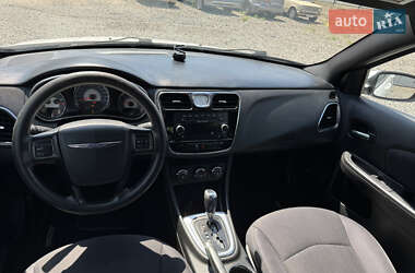 Седан Chrysler 200 2013 в 