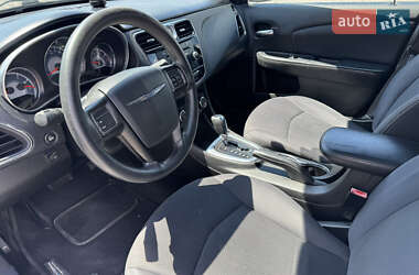Седан Chrysler 200 2013 в 