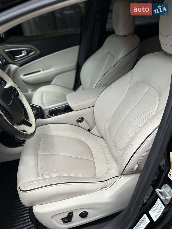 Седан Chrysler 200 2014 в Дніпрі