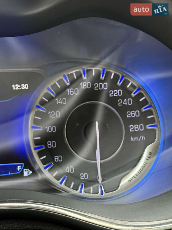 Седан Chrysler 200 2014 в Дніпрі