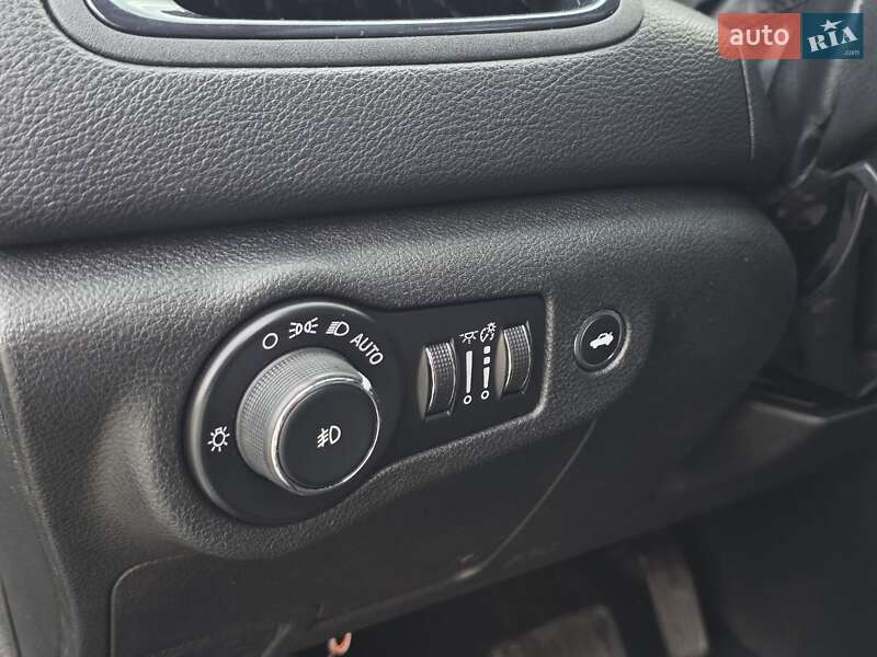 Седан Chrysler 200 2014 в Тернополі
