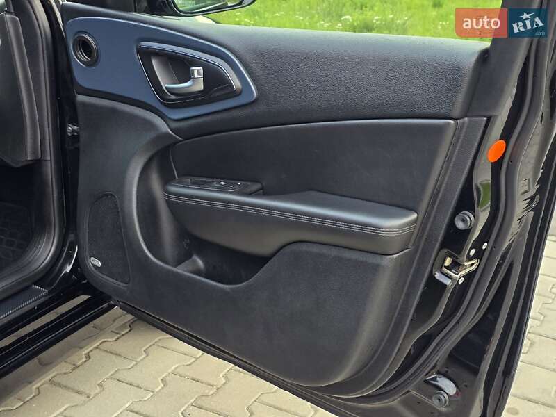 Седан Chrysler 200 2014 в Тернополі