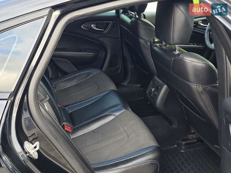 Седан Chrysler 200 2014 в Тернополі