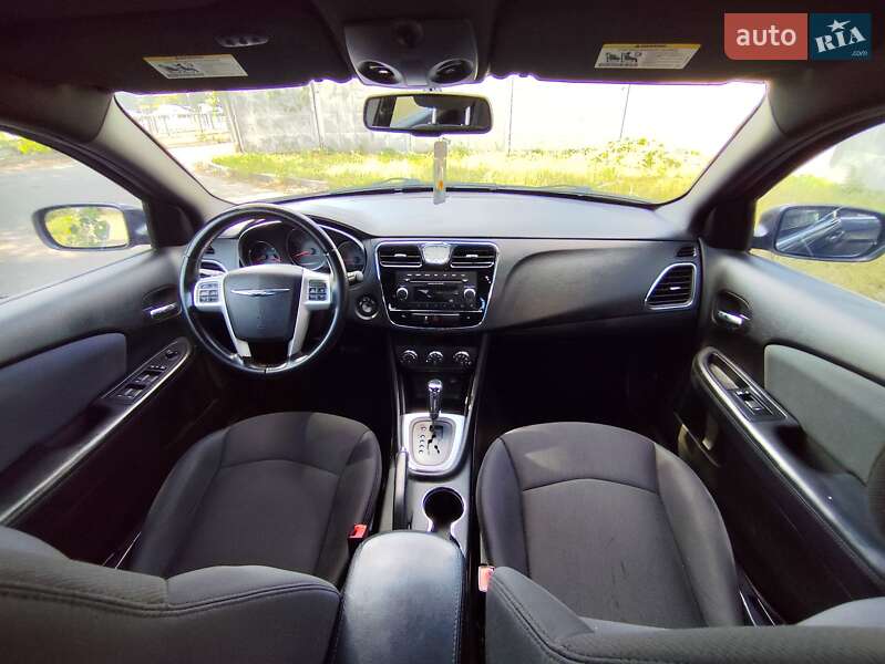 Седан Chrysler 200 2012 в Киеве