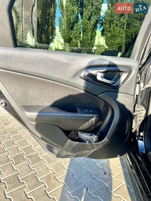 Седан Chrysler 200 2014 в Киеве фото 18 Седан Chrysler 200 2014 в Киеве