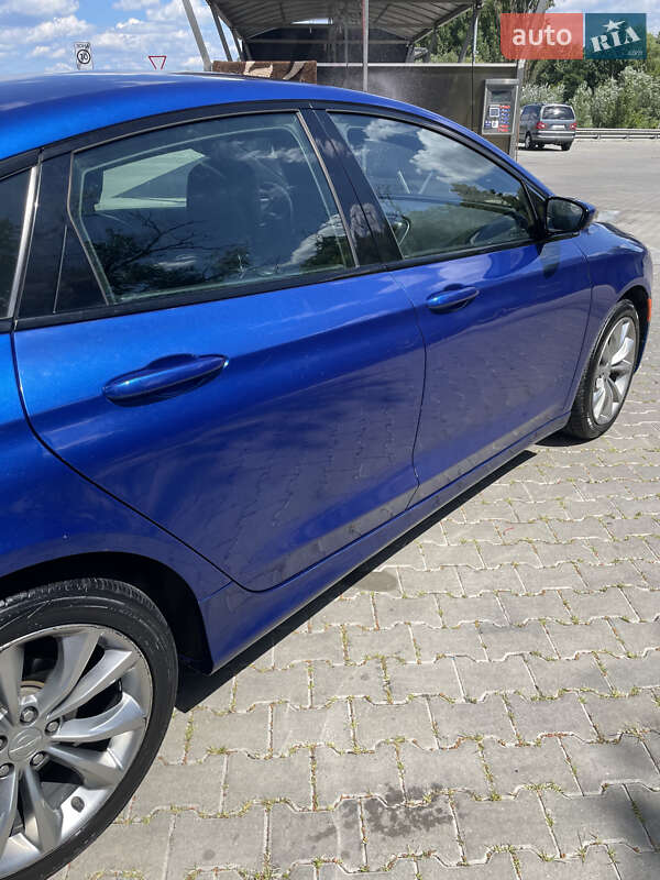 Седан Chrysler 200 2015 в Буче