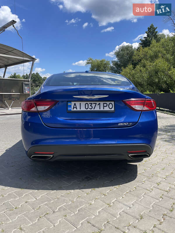 Седан Chrysler 200 2015 в Буче