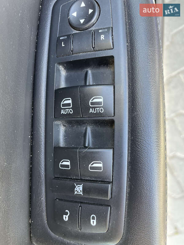 Седан Chrysler 200 2015 в Буче