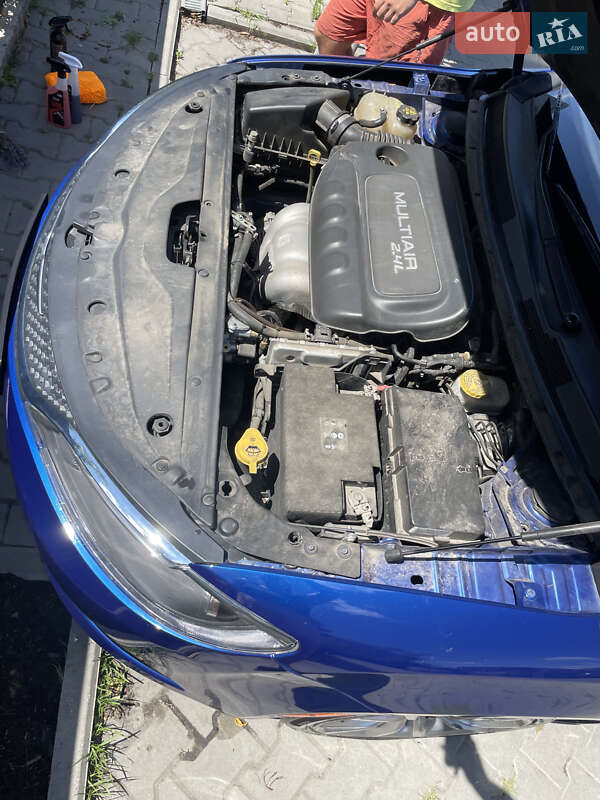 Седан Chrysler 200 2015 в Буче