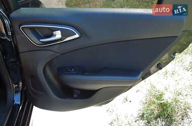 Седан Chrysler 200 2014 в 