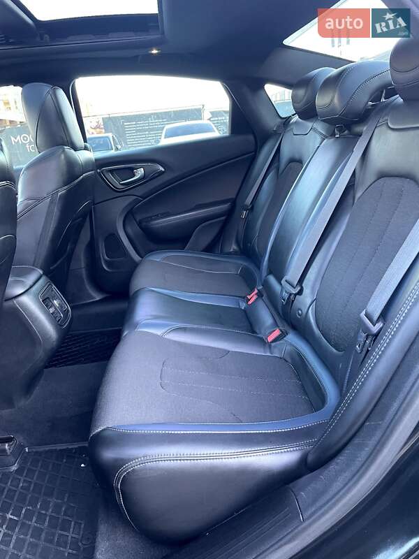 Седан Chrysler 200 2015 в Хмельницькому фото 22 Седан Chrysler 200 2015 в Хмельницькому