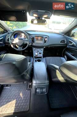 Седан Chrysler 200 2015 в 