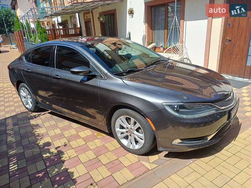 Седан Chrysler 200 2016 в 