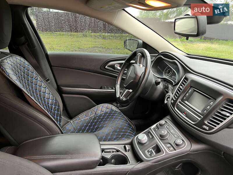 Седан Chrysler 200 2015 в Кременчуге