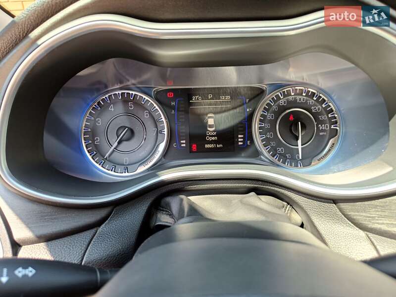 Седан Chrysler 200 2015 в Кривом Роге