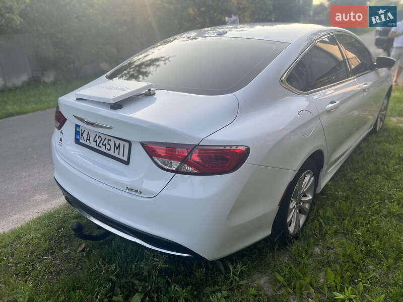 Седан Chrysler 200 2015 в Броварах