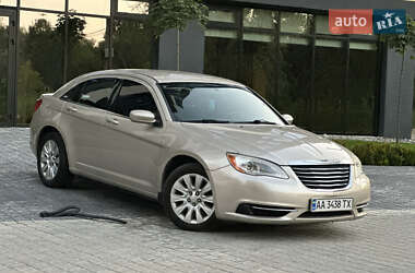 Седан Chrysler 200 2014 в Ивано-Франковске
