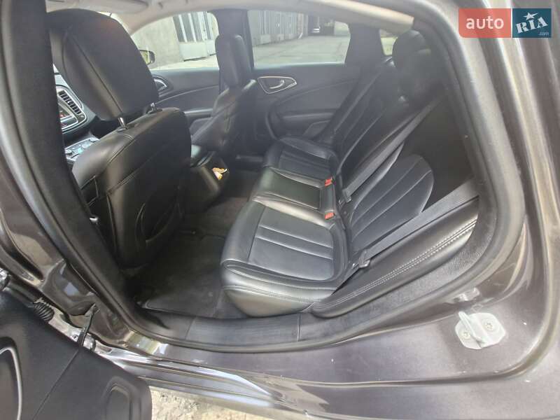 Седан Chrysler 200 2016 в Запорожье