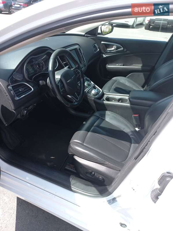 Седан Chrysler 200 2016 в Киеве