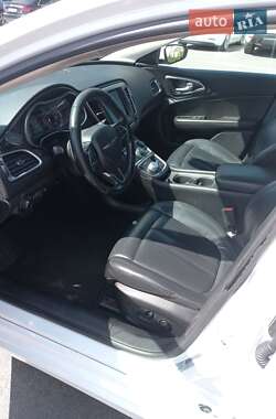 Седан Chrysler 200 2016 в 