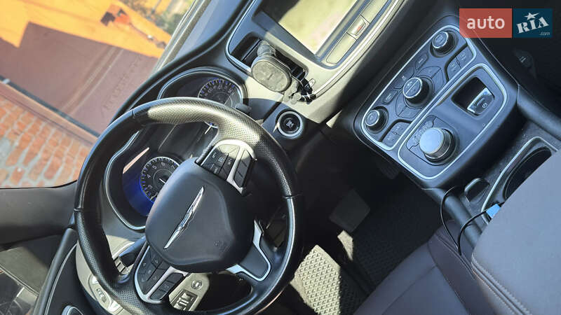 Седан Chrysler 200 2015 в Киеве