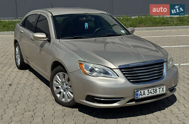 Седан Chrysler 200 2014 в Івано-Франківську