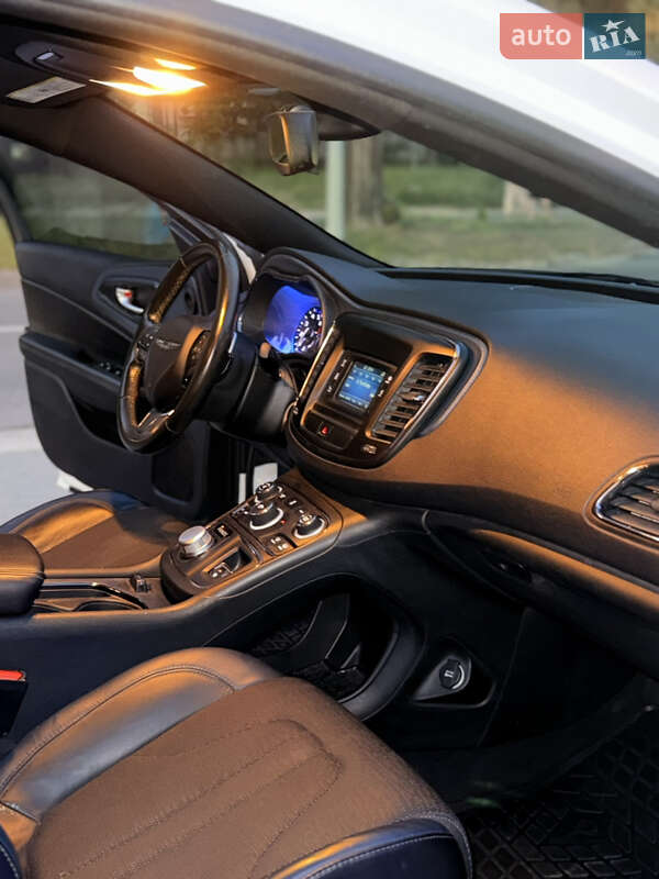 Седан Chrysler 200 2014 в Кременчуге