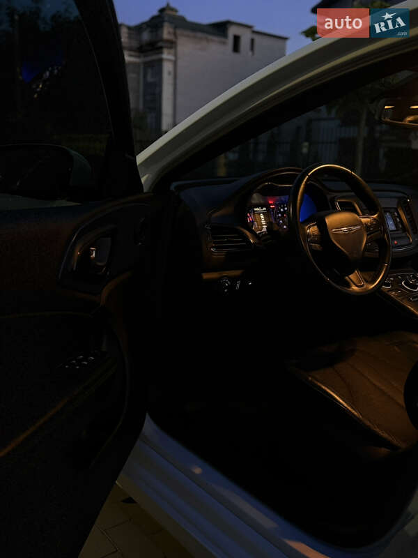 Седан Chrysler 200 2014 в Кременчуге