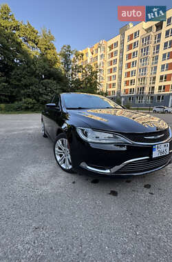 Седан Chrysler 200 2015 в Львове