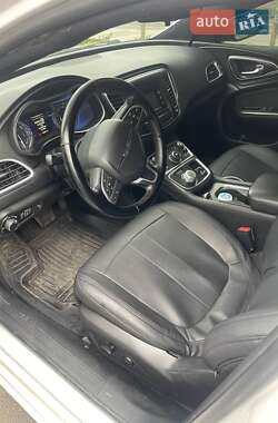 Седан Chrysler 200 2015 в 