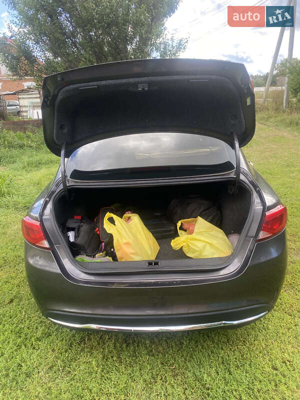 Седан Chrysler 200 2014 в Вышгороде