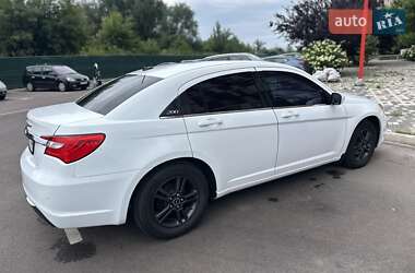 Седан Chrysler 200 2013 в 