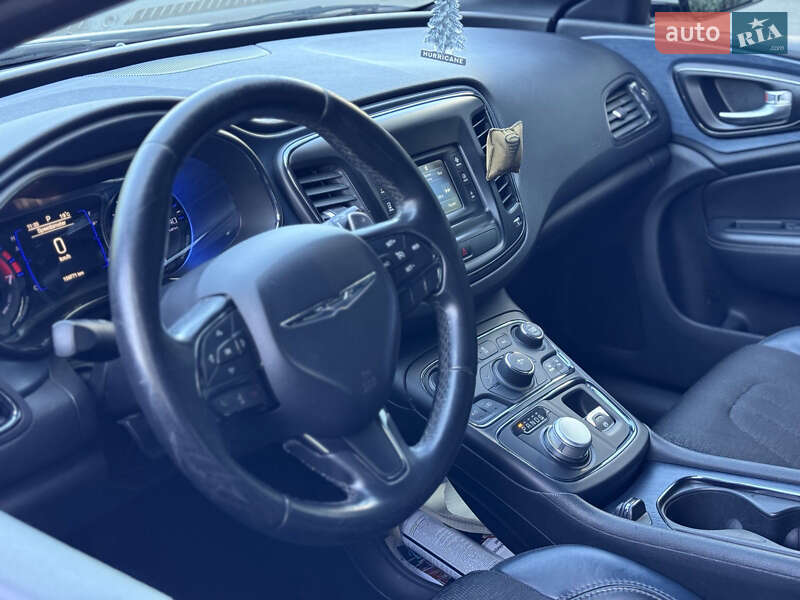 Седан Chrysler 200 2015 в Киеве