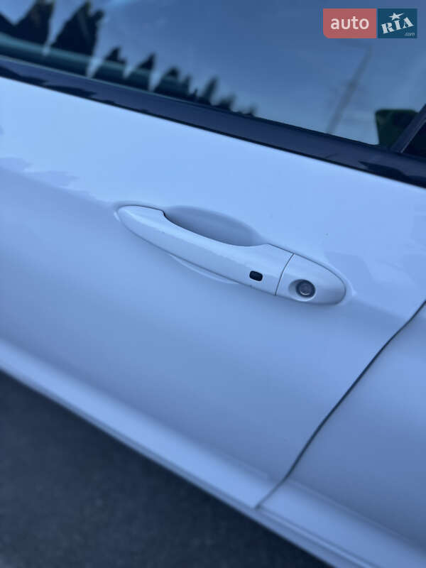Седан Chrysler 200 2015 в Киеве